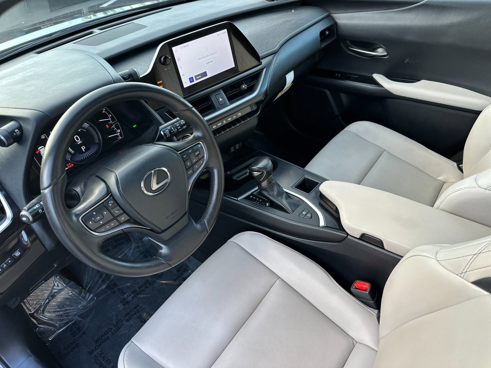 Used 2023 Lexus UX 250h FWD w/ Accessory Package (Z2) image 9