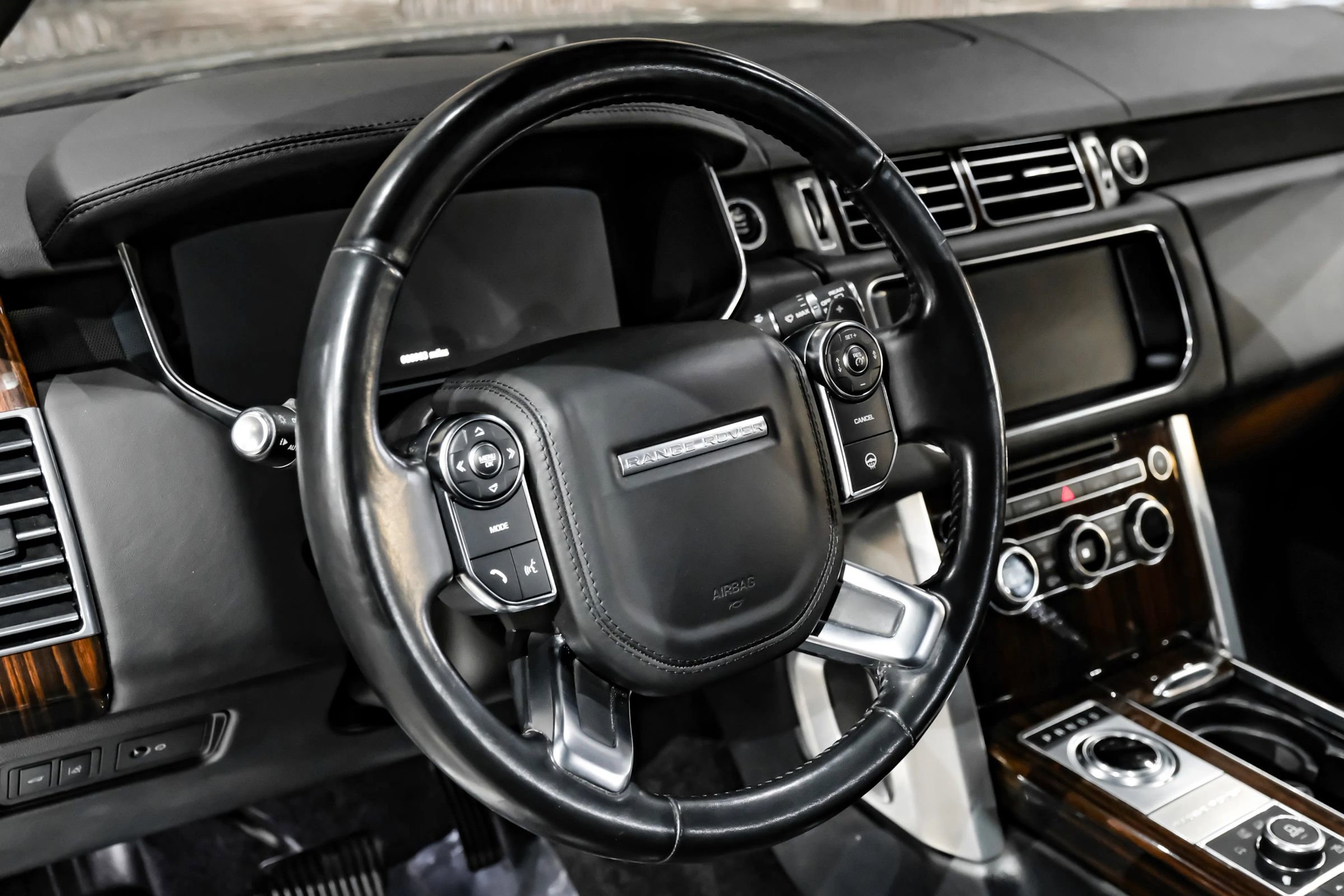 Used 2017 Land Rover Range Rover HSE image 22