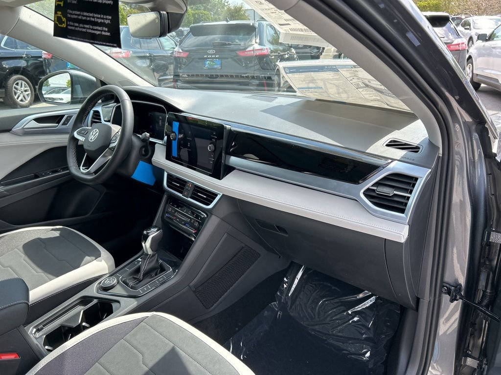 Used 2025 Volkswagen Taos SE image 38