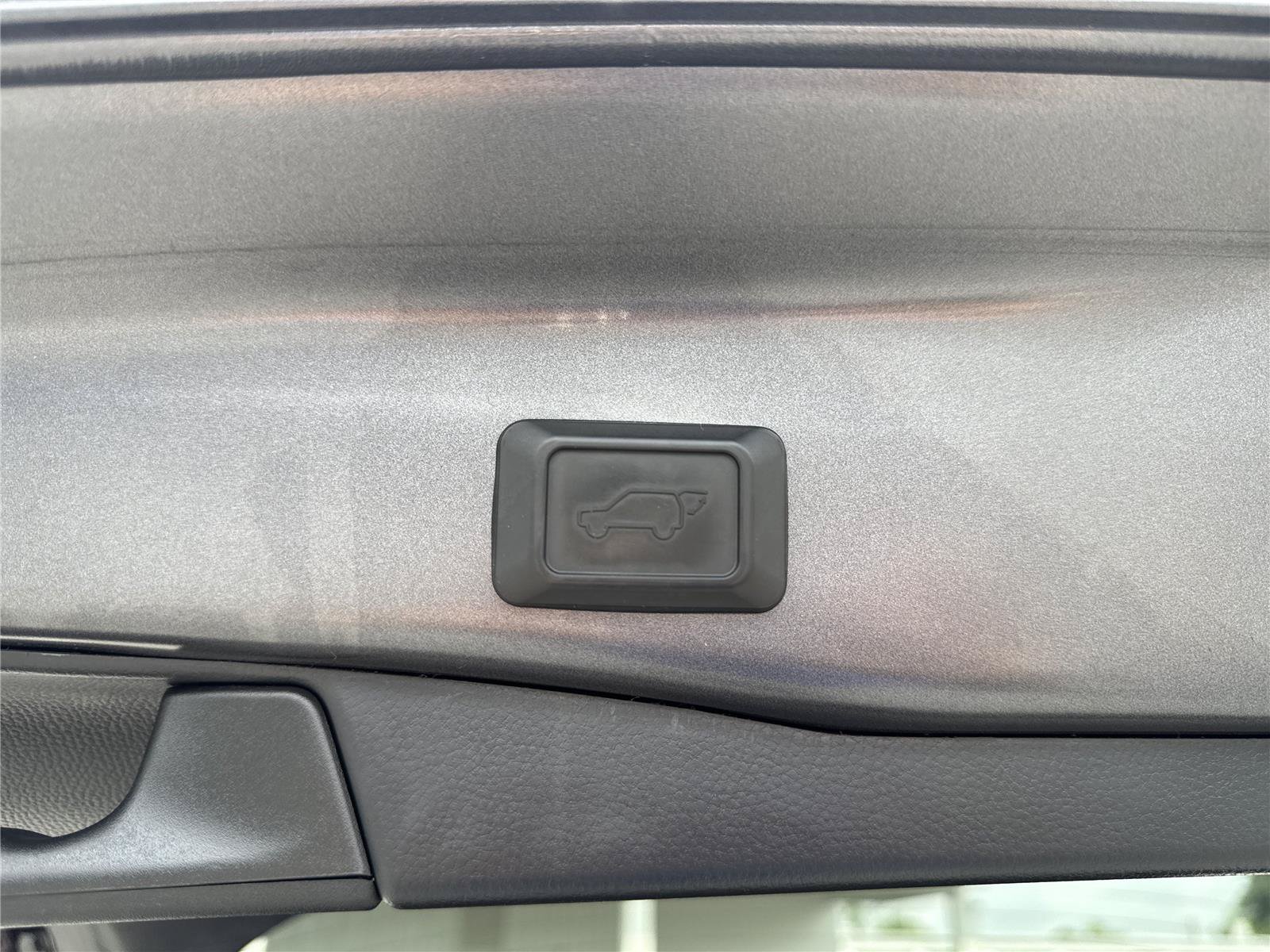 Used 2022 Toyota RAV4 SE w/ Convenience Package AWD/4WD image 35