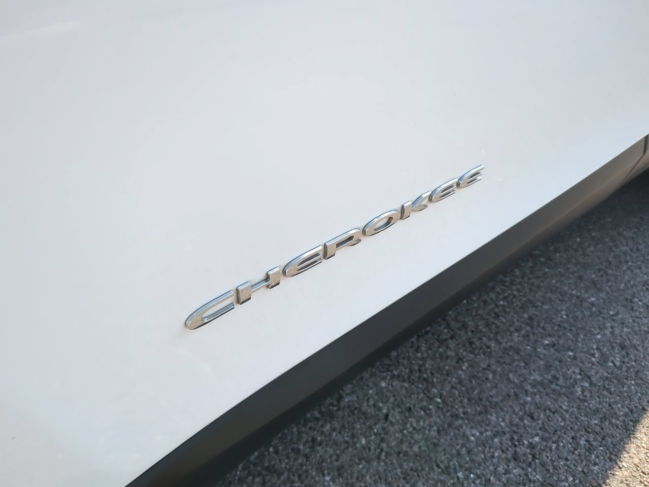 Used 2020 Jeep Cherokee Limited FWD image 23