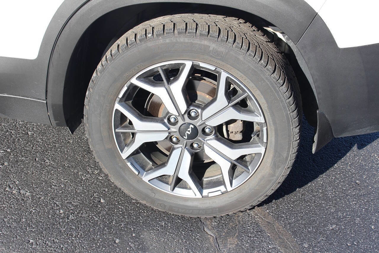 Used 2022 Kia Seltos EX image 11