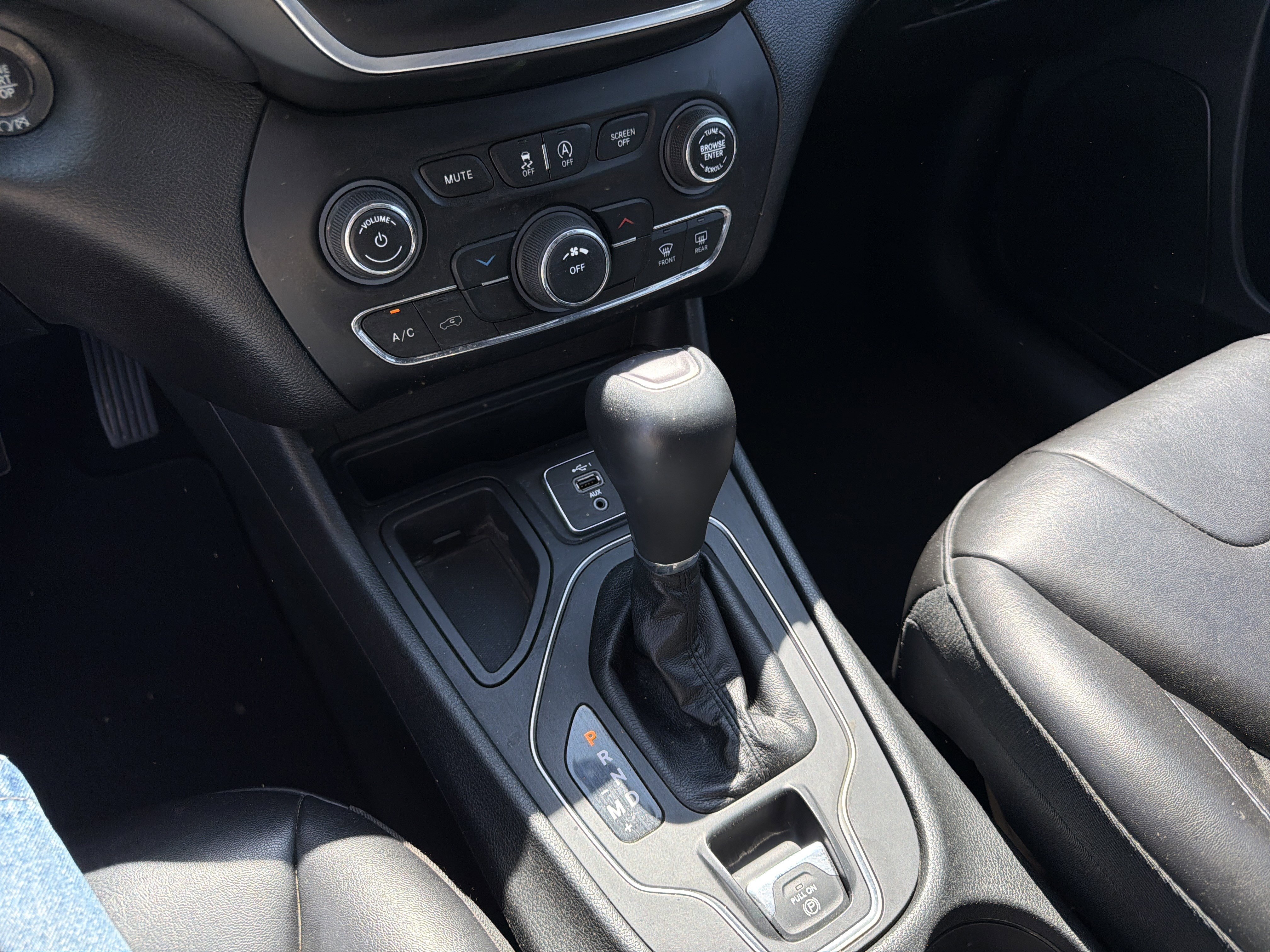 Used 2019 Jeep Cherokee Latitude Plus image 29