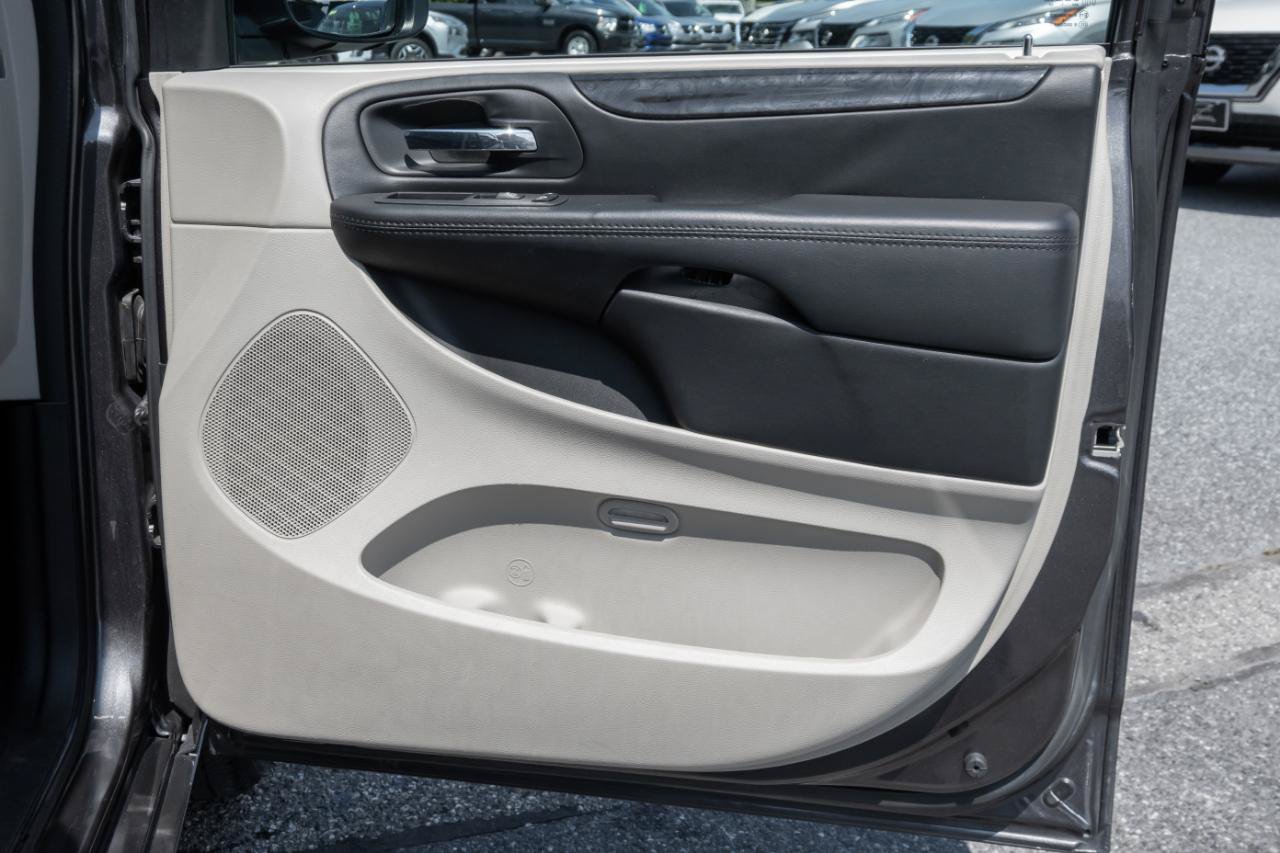 Used 2017 Dodge Grand Caravan SE w/ Power Window Group FWD image 34