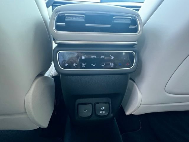 Certified 2025 Genesis GV80 3.5T Prestige AWD/4WD image 35