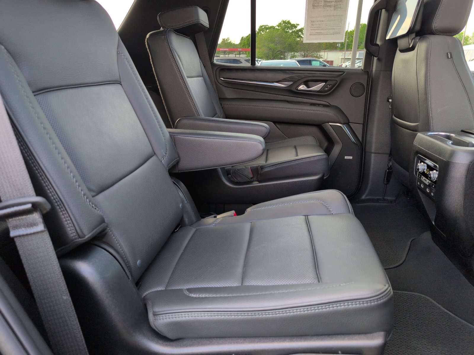 Used 2024 GMC Yukon Denali w/ Advanced Technology Package image 13