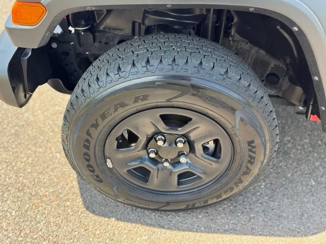 Used 2024 Jeep Gladiator Sport AWD/4WD image 7