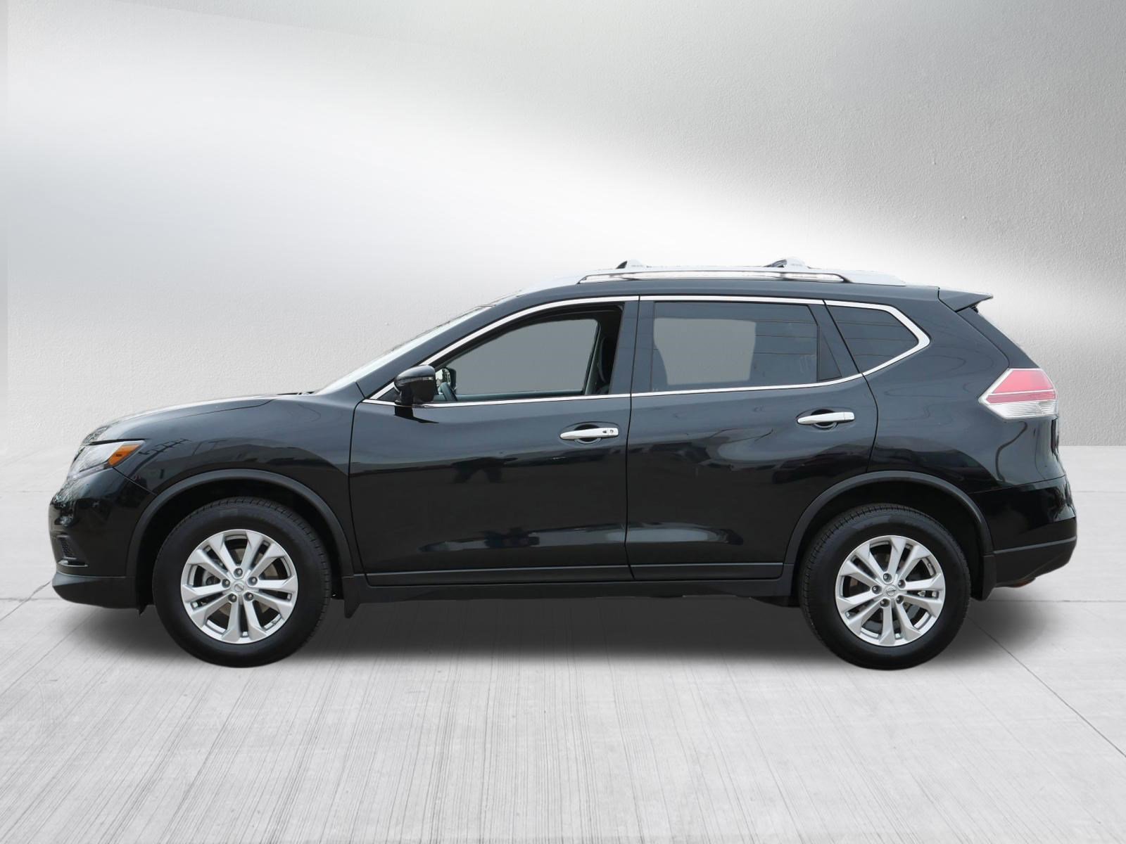 Used 2016 Nissan Rogue SV w/ SV Premium Package image 4