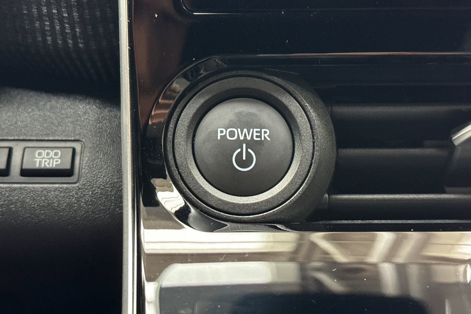 Used 2024 Subaru Solterra Limited image 29