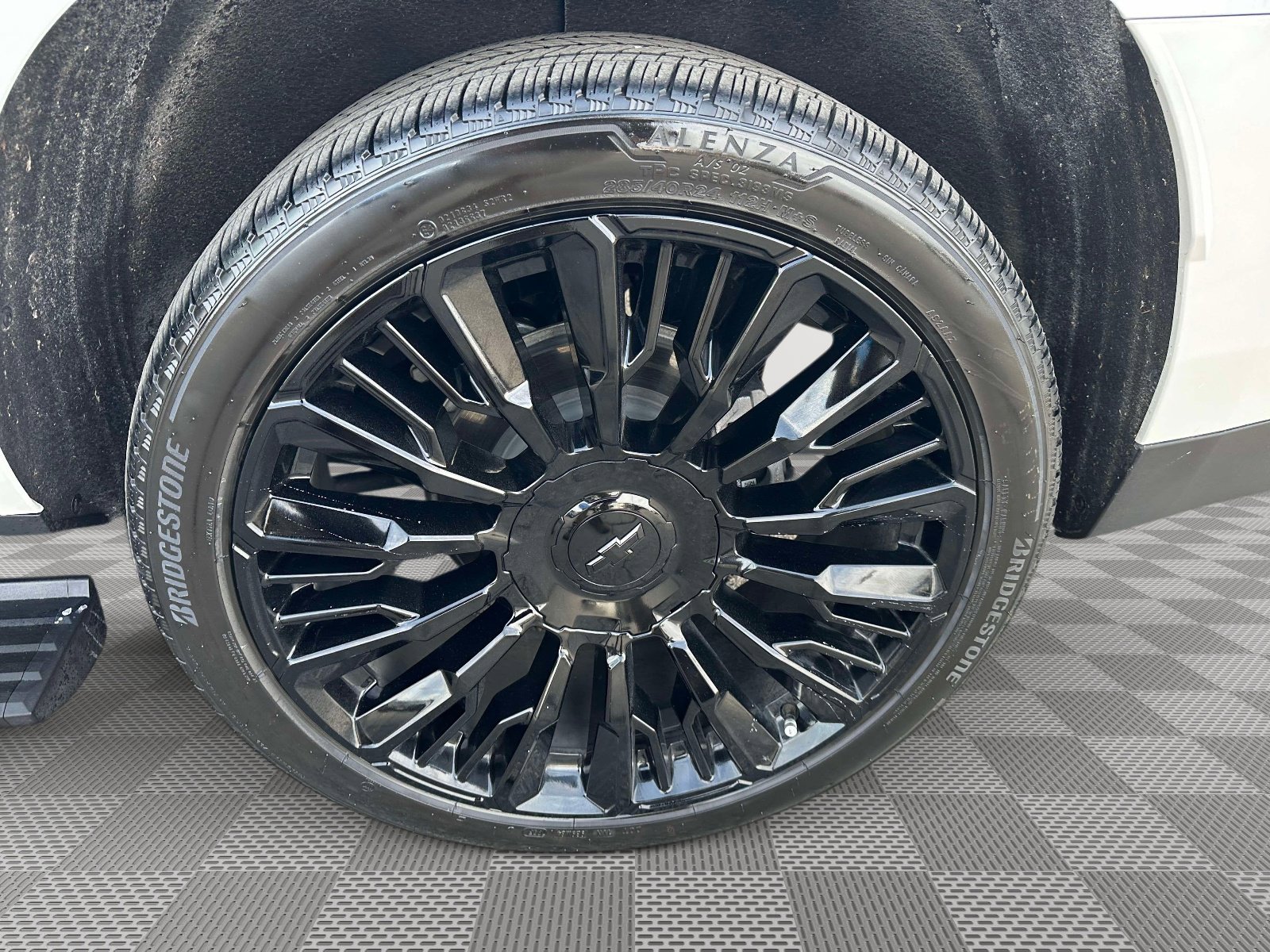 Used 2025 Chevrolet Tahoe High Country w/ LPO, Illumination Package image 39