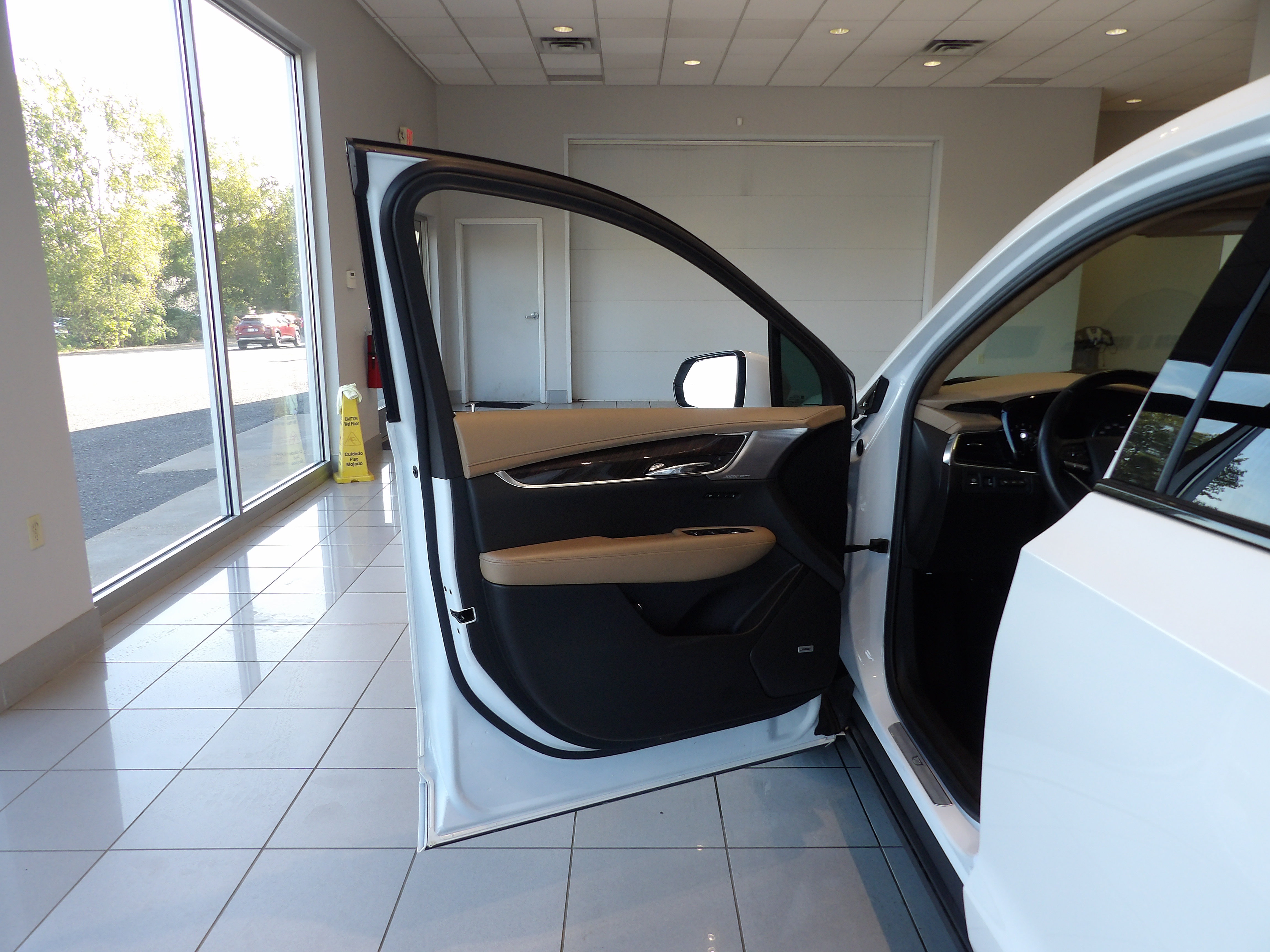 Used 2025 Cadillac XT6 Sport w/ Platinum Package AWD/4WD image 9