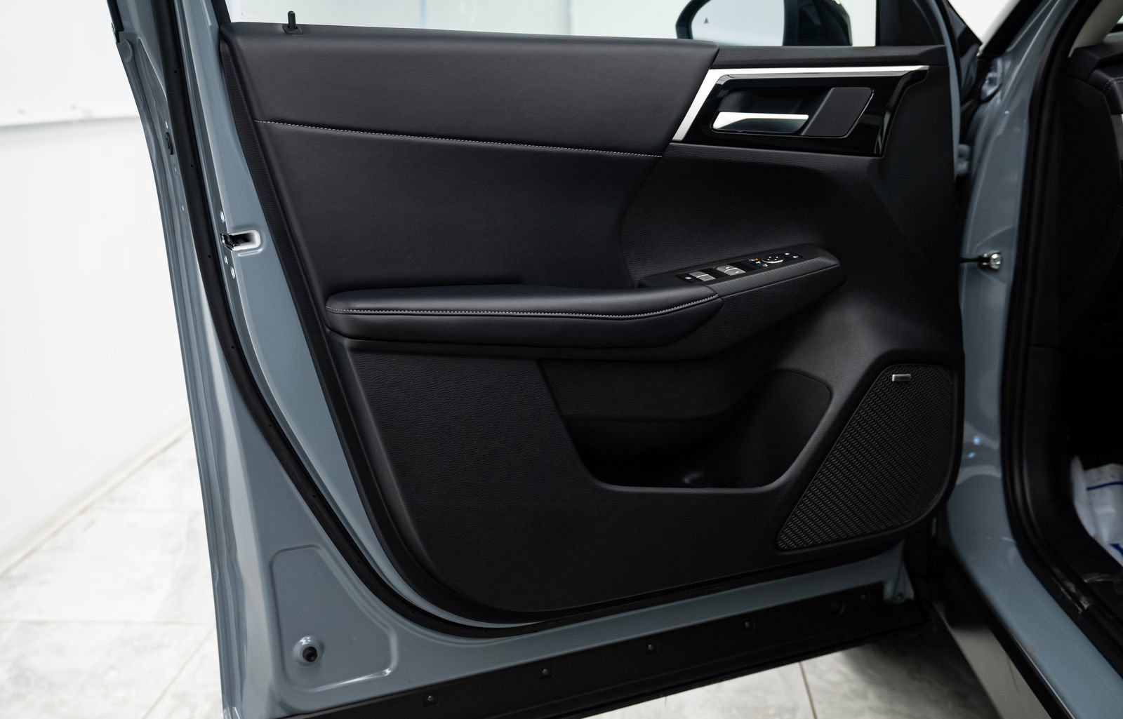 Used 2025 Mitsubishi Outlander AWD image 13