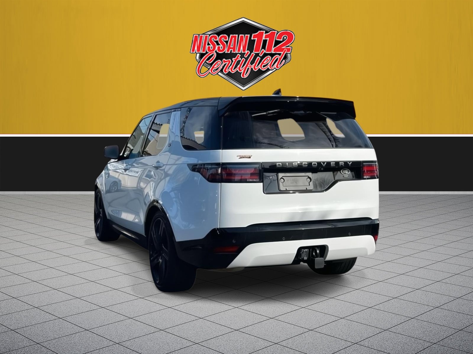 Used 2023 Land Rover Discovery HSE R-Dynamic AWD/4WD image 5
