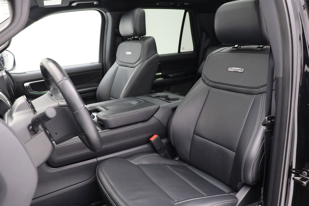 Used 2025 Ford Expedition Platinum w/ Stealth Appearance Package AWD/4WD image 16