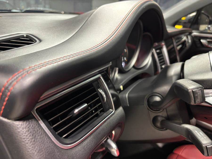 Used 2018 Porsche Macan GTS image 14