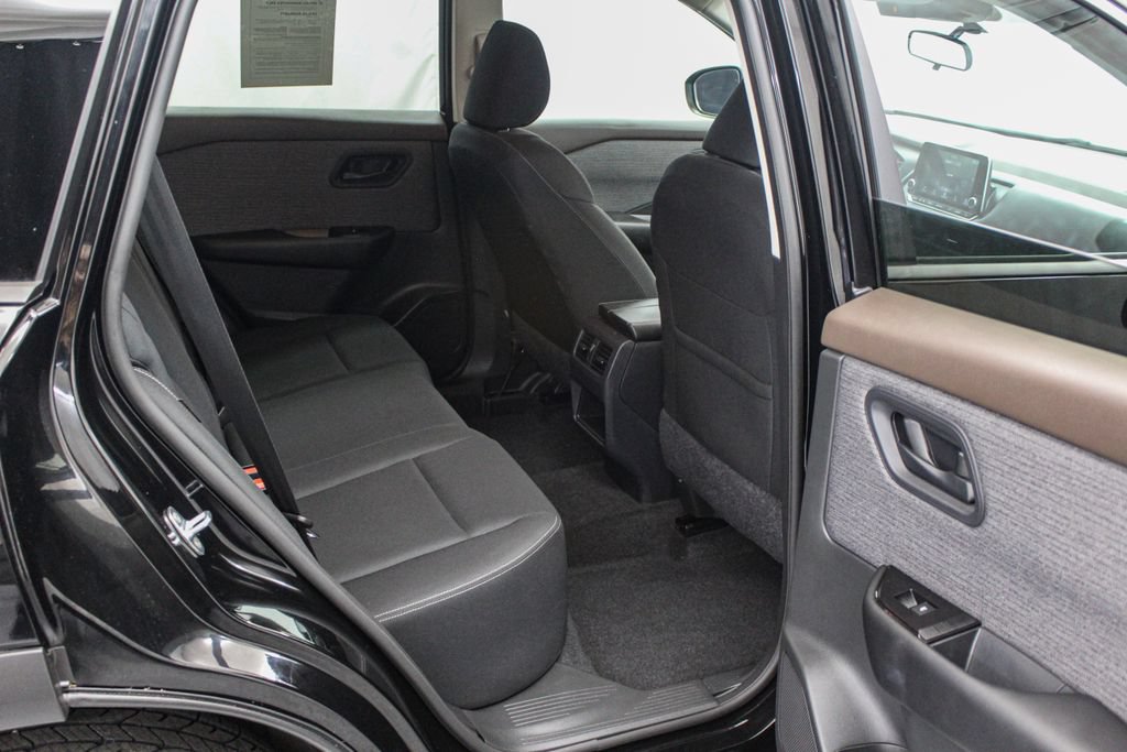 Used 2023 Nissan Rogue S AWD/4WD image 18
