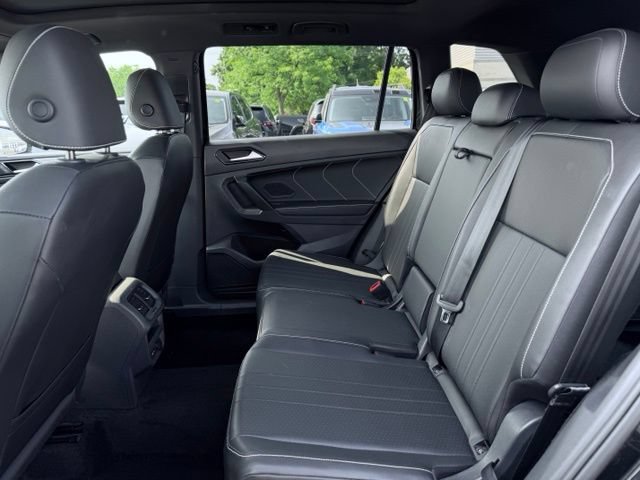 Used 2023 Volkswagen Tiguan SE R-Line AWD/4WD image 19