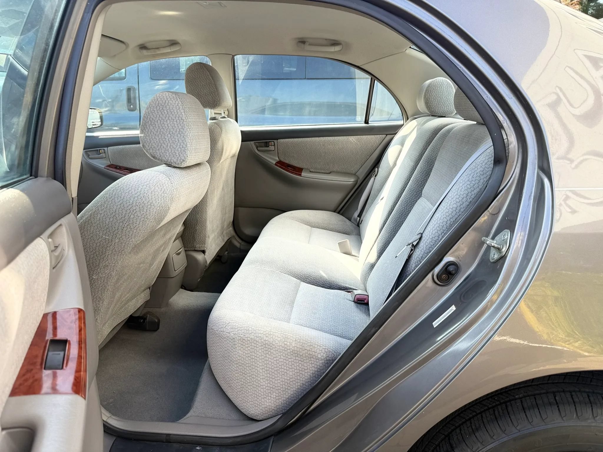 Used 2004 Toyota Corolla LE FWD image 19