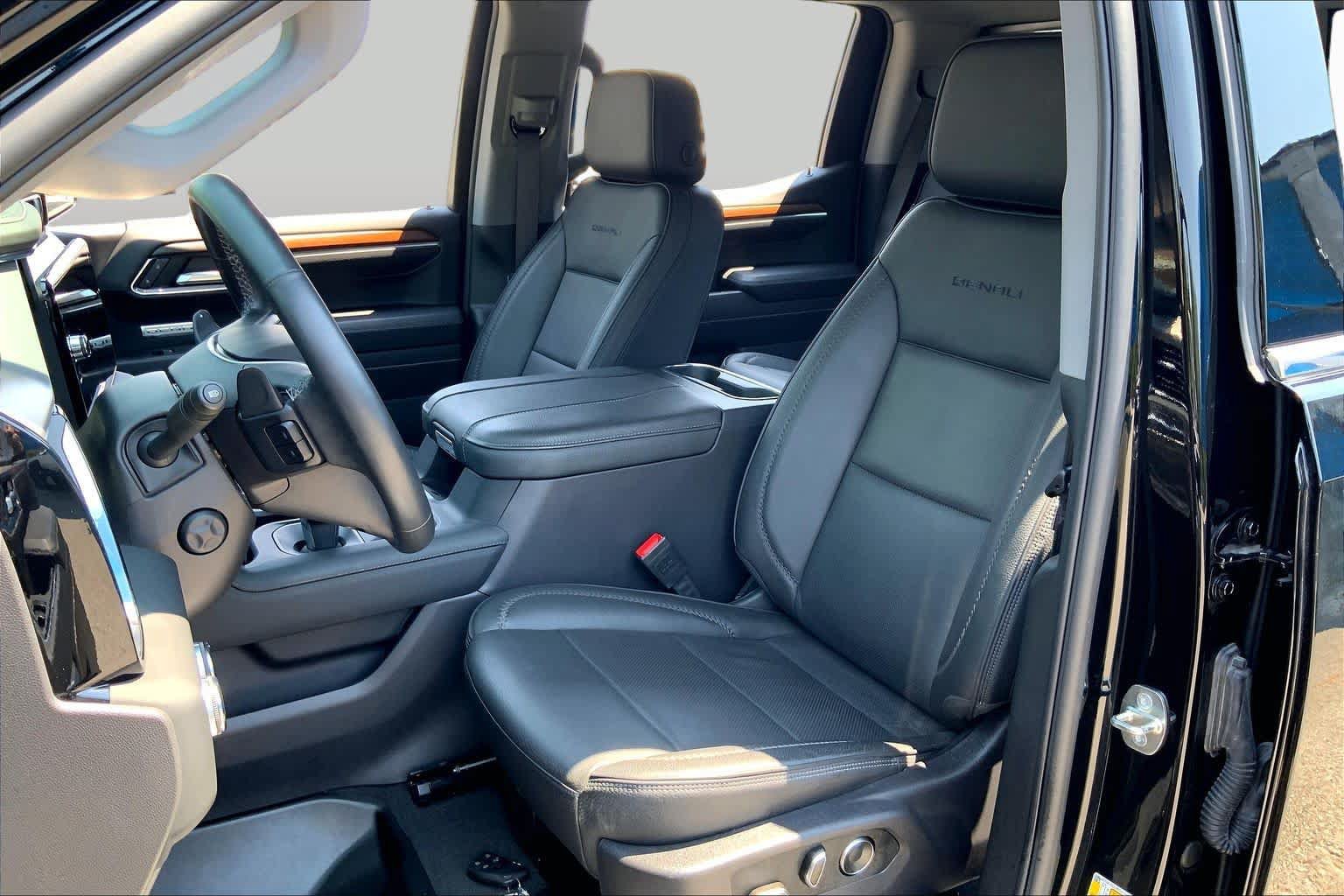 Used 2024 GMC Sierra 1500 Denali w/ Denali Reserve Package AWD/4WD image 8