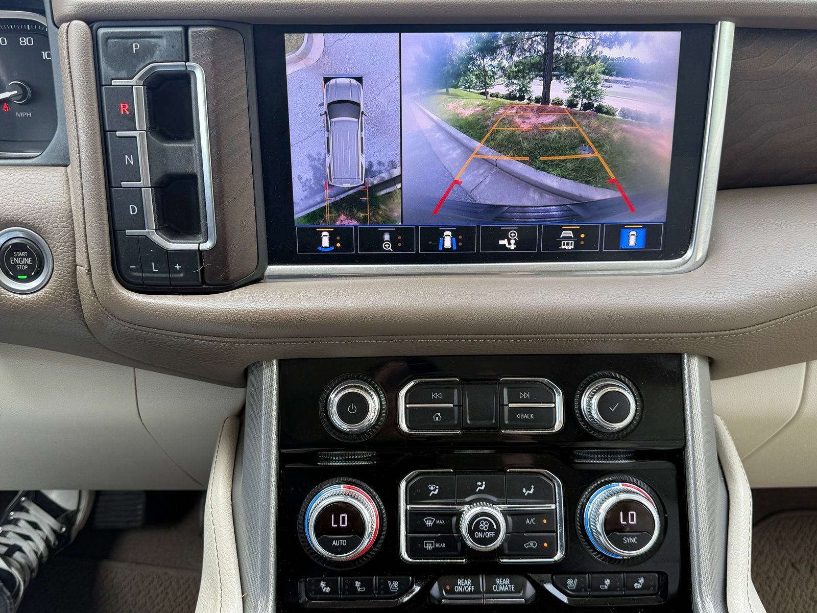 Used 2021 GMC Yukon XL Denali w/ Denali Ultimate Package AWD/4WD image 31