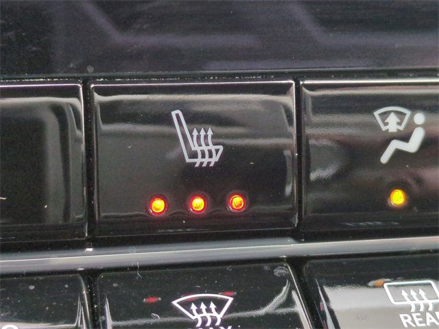 Used 2023 Chevrolet Colorado LT w/ LT Convenience Package III image 21