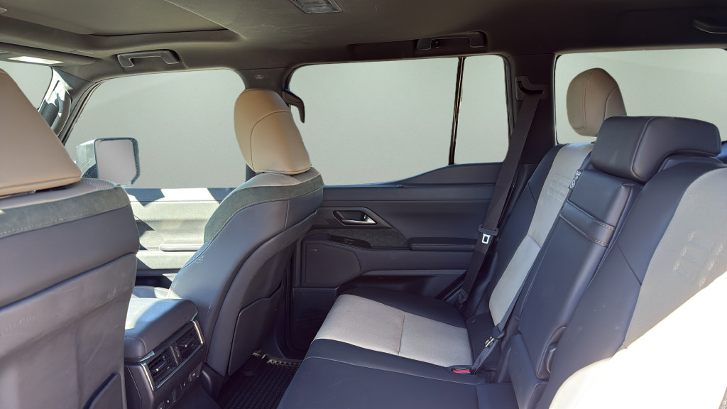 Used 2024 Lexus GX 550 AWD/4WD image 25