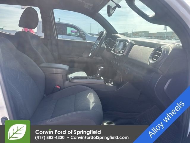 Used 2017 Toyota Tacoma TRD Sport image 10