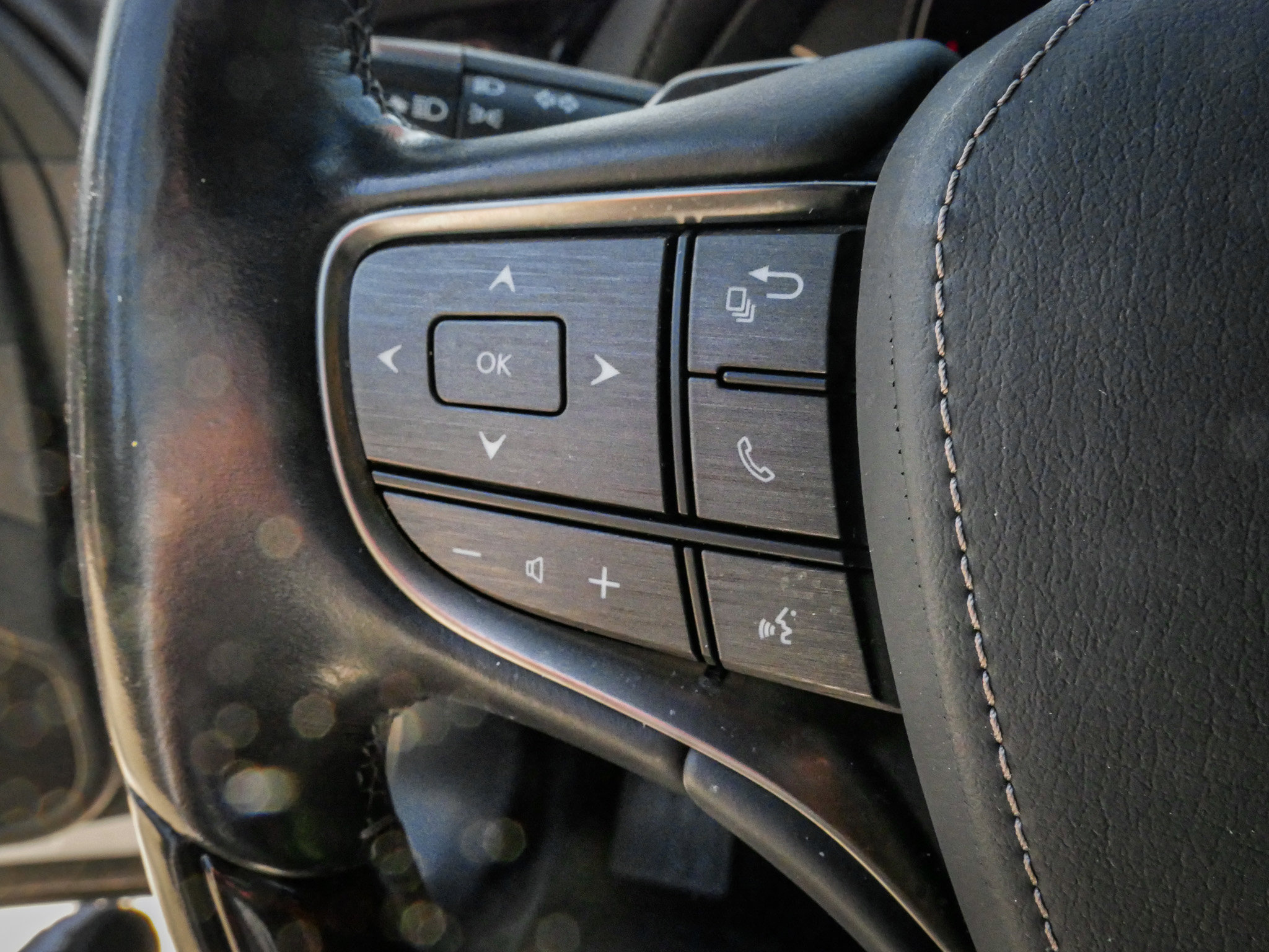 Used 2020 Lexus LS 500 w/ Interior Upgrade Package RWD image 19