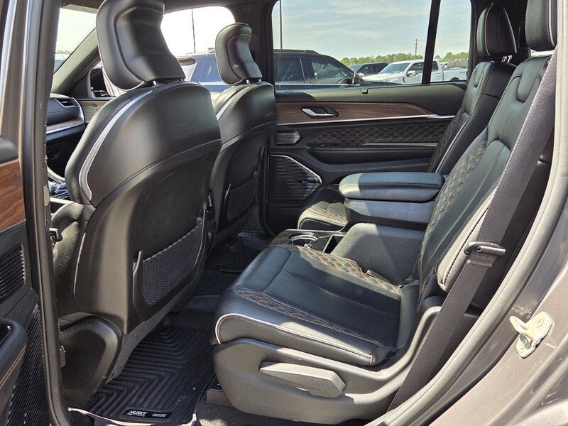Used 2023 Jeep Grand Cherokee L Summit w/ Advanced Protech Group IV AWD/4WD image 6