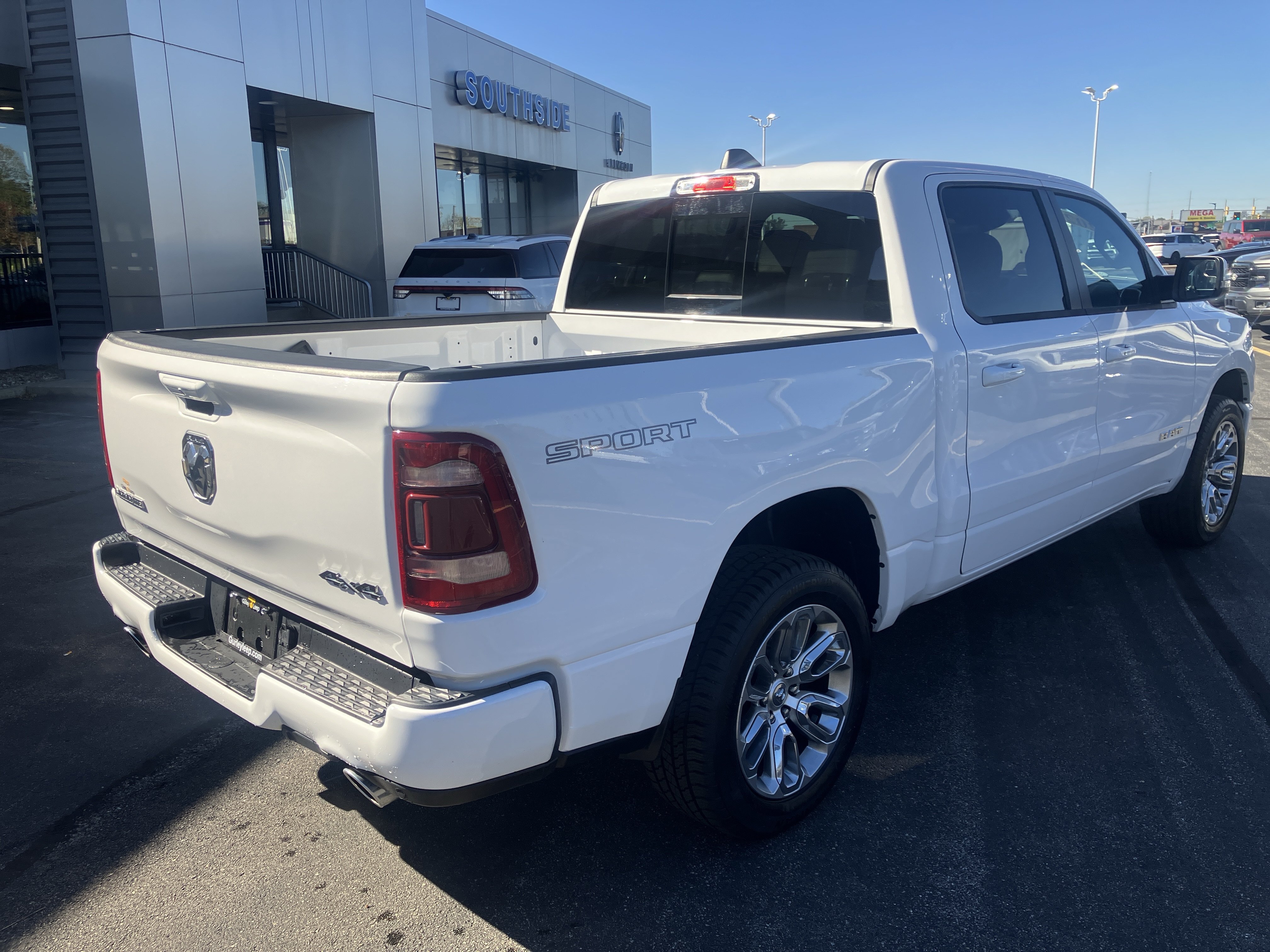 Used 2023 RAM 1500 Laramie AWD/4WD image 7
