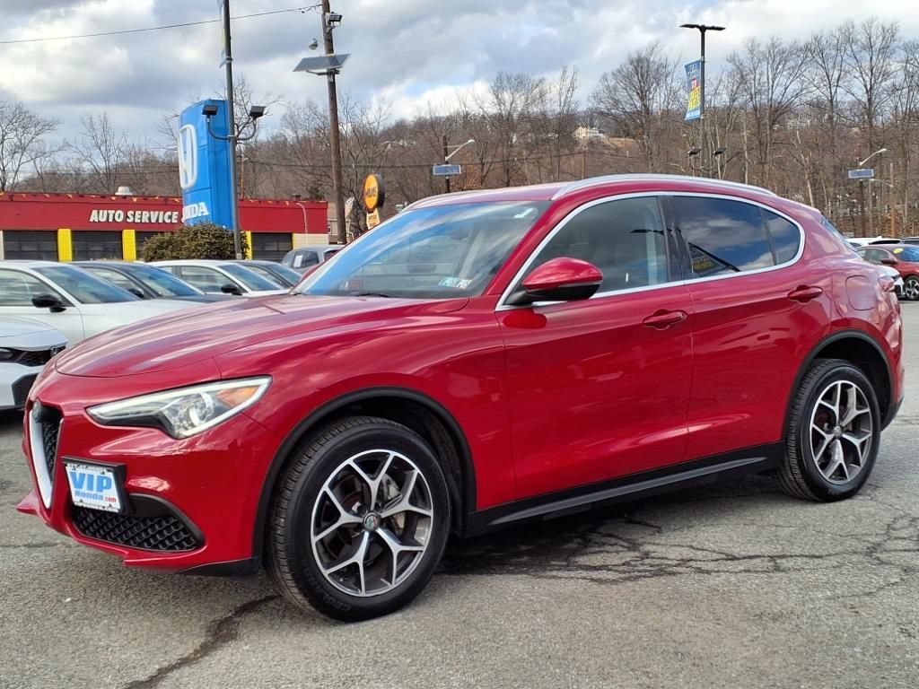 Used 2019 Alfa Romeo Stelvio Ti AWD/4WD image 3