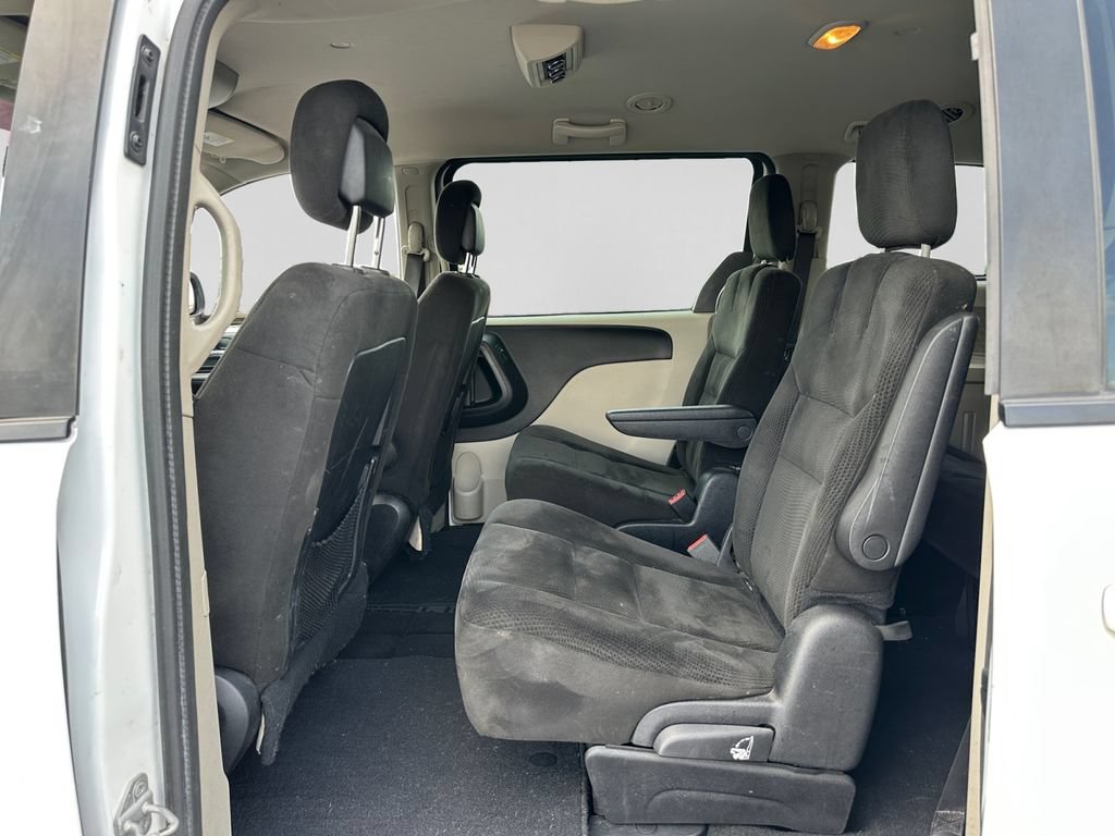 Used 2016 Dodge Grand Caravan SXT FWD image 31