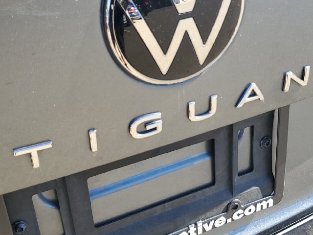 Used 2024 Volkswagen Tiguan SE R-Line AWD/4WD image 8