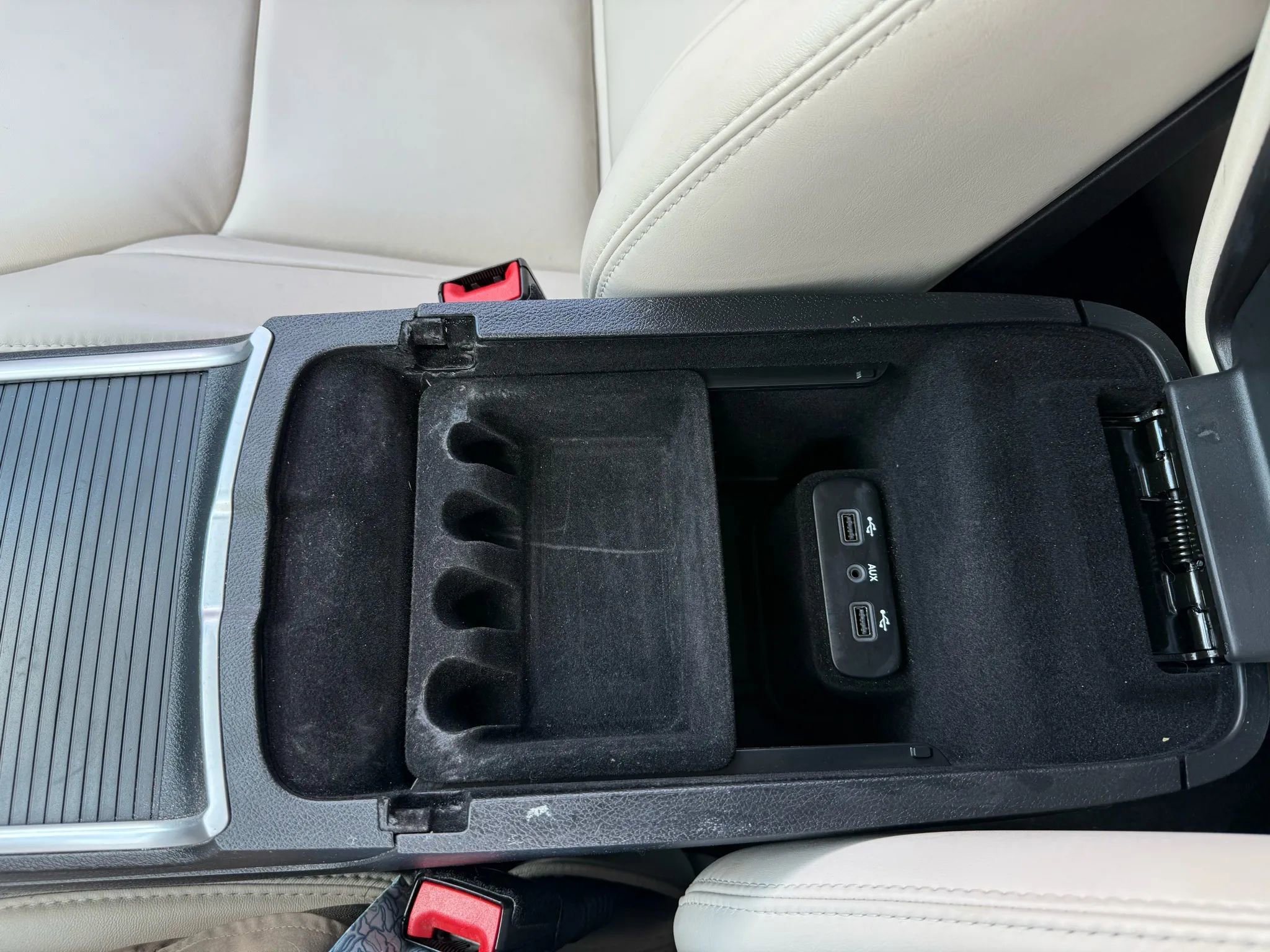 Used 2017 Chrysler 300 Limited image 32