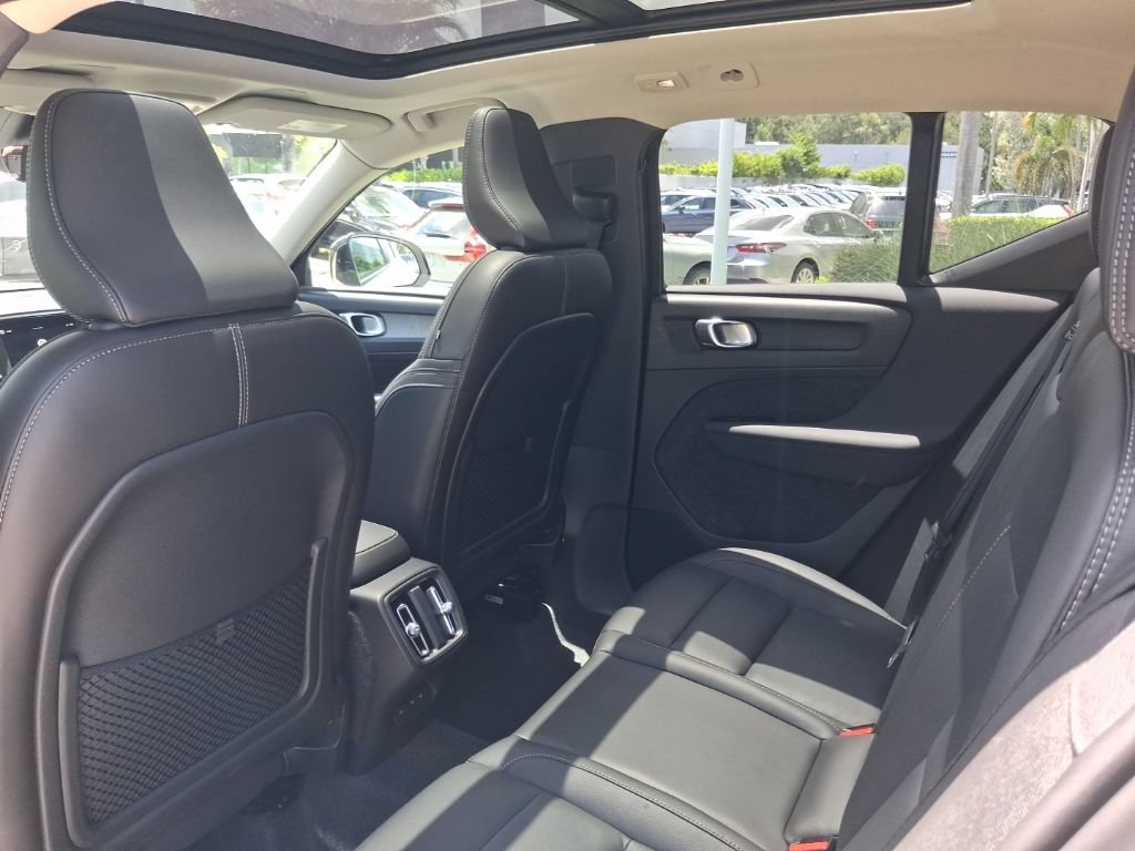 Certified 2026 Volvo XC40 B5 Plus AWD/4WD image 7