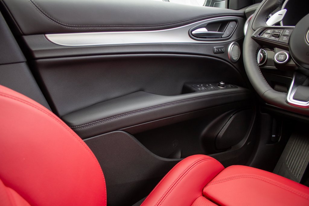 New 2025 Alfa Romeo Stelvio Sprint image 18