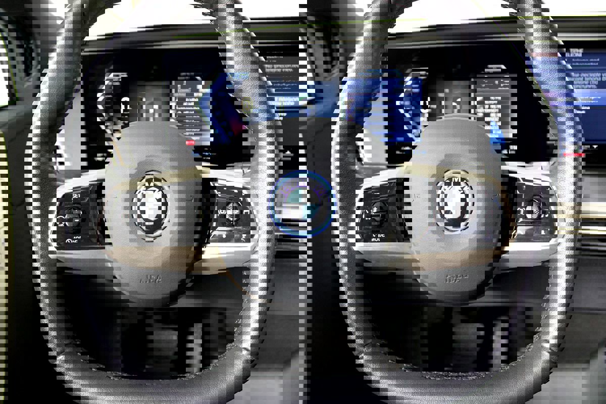 Used 2023 BMW iX xDrive50 w/ Sport Package image 7