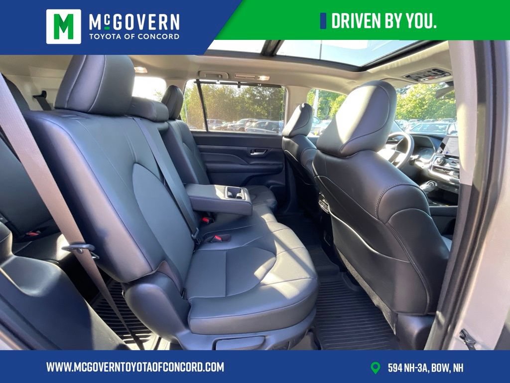 Used 2026 Toyota Grand Highlander AWD image 31