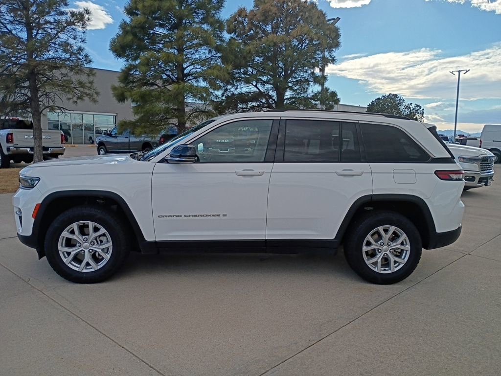 Used 2023 Jeep Grand Cherokee Limited image 3