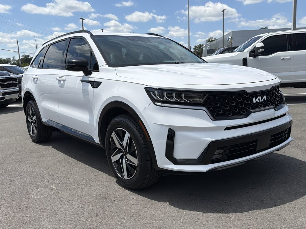 Used 2023 Kia Sorento EX FWD image 2