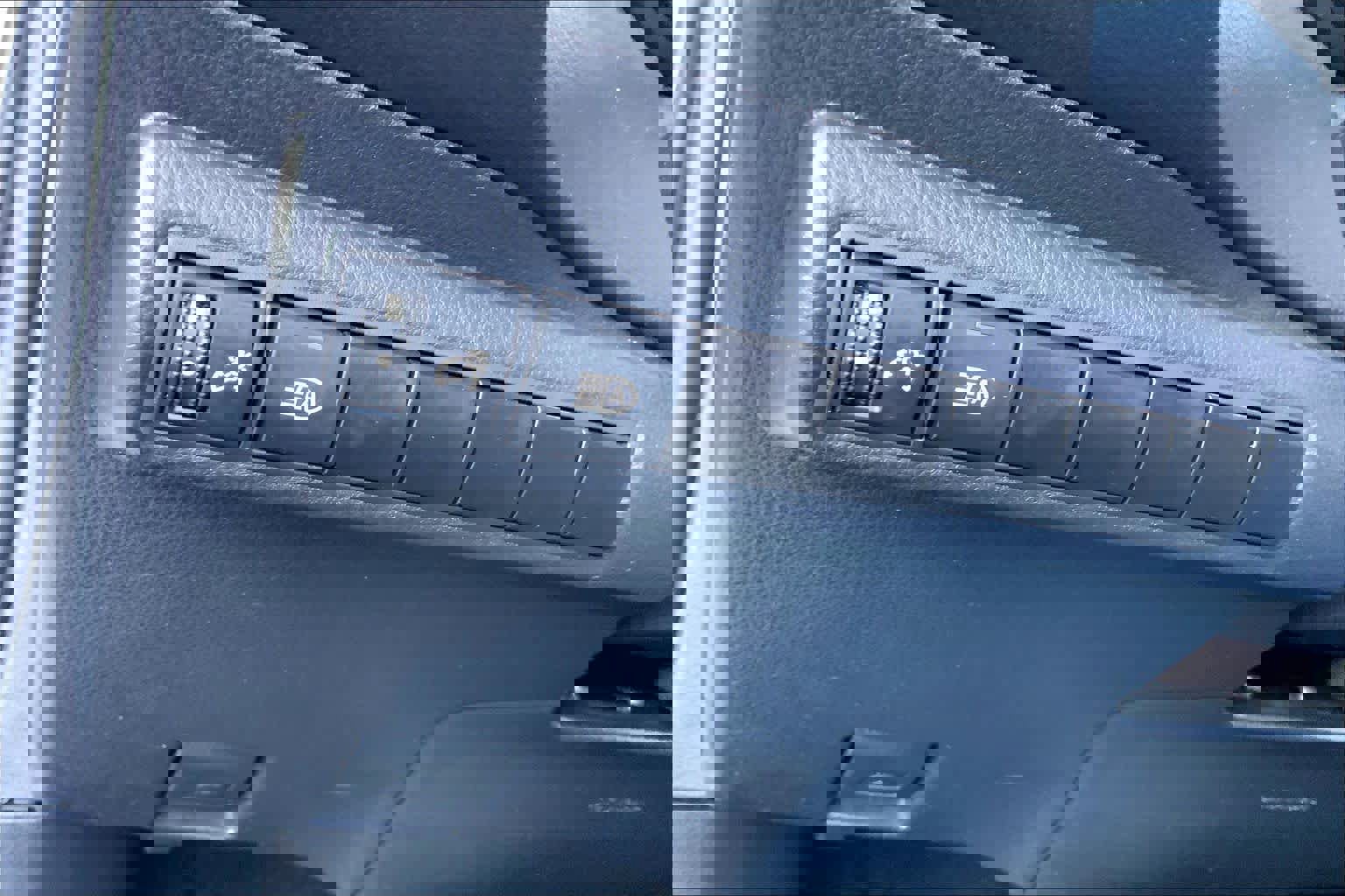 Used 2022 Toyota Corolla LE image 32