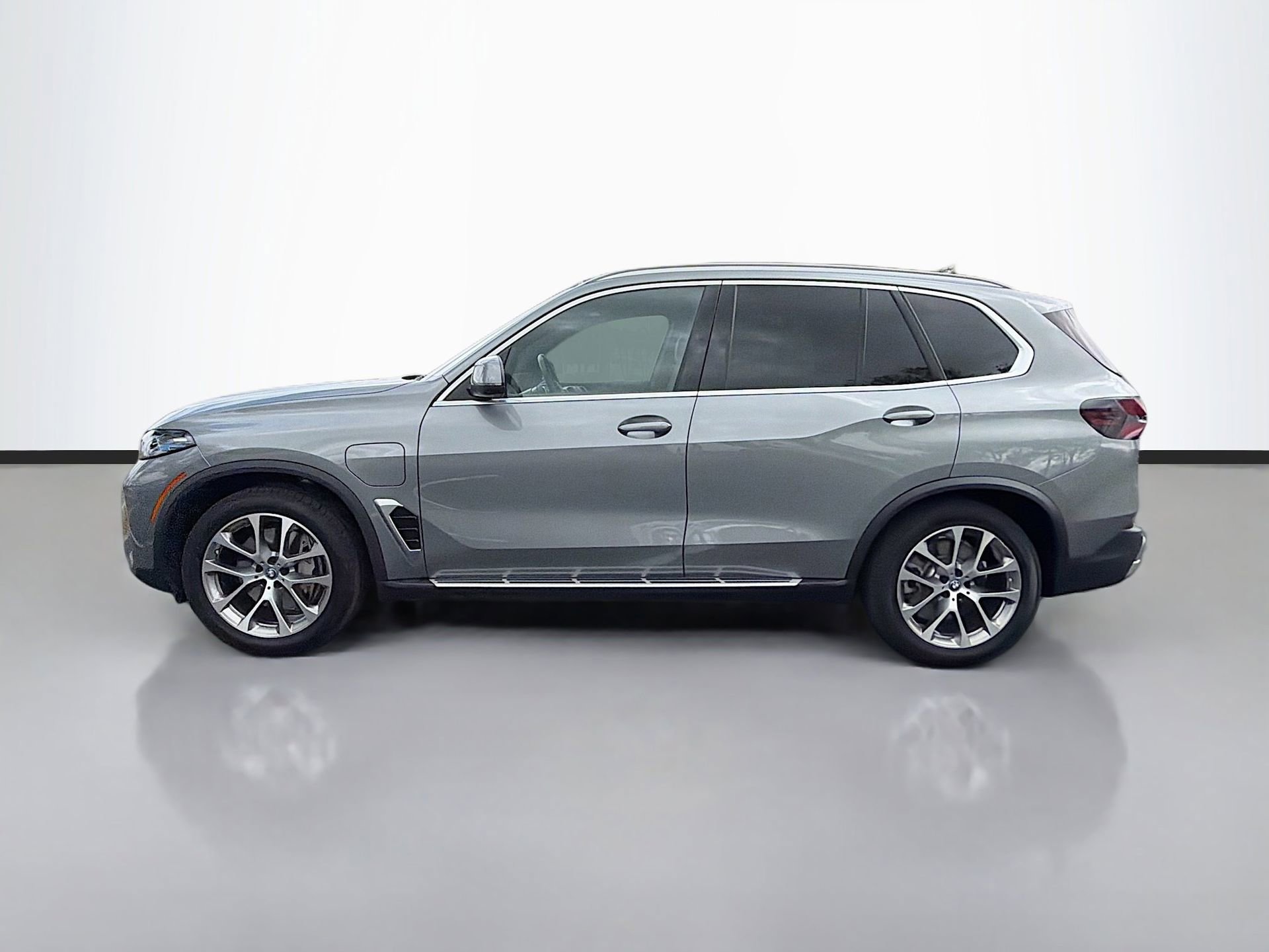 Certified 2025 BMW X5 xDrive50e image 7