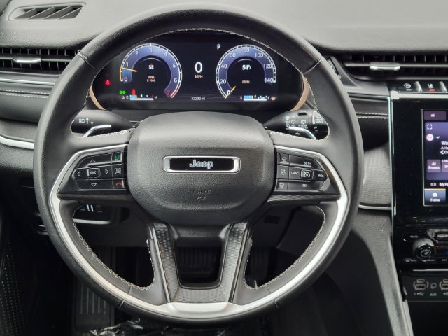 Used 2025 Jeep Grand Cherokee Laredo AWD/4WD image 5
