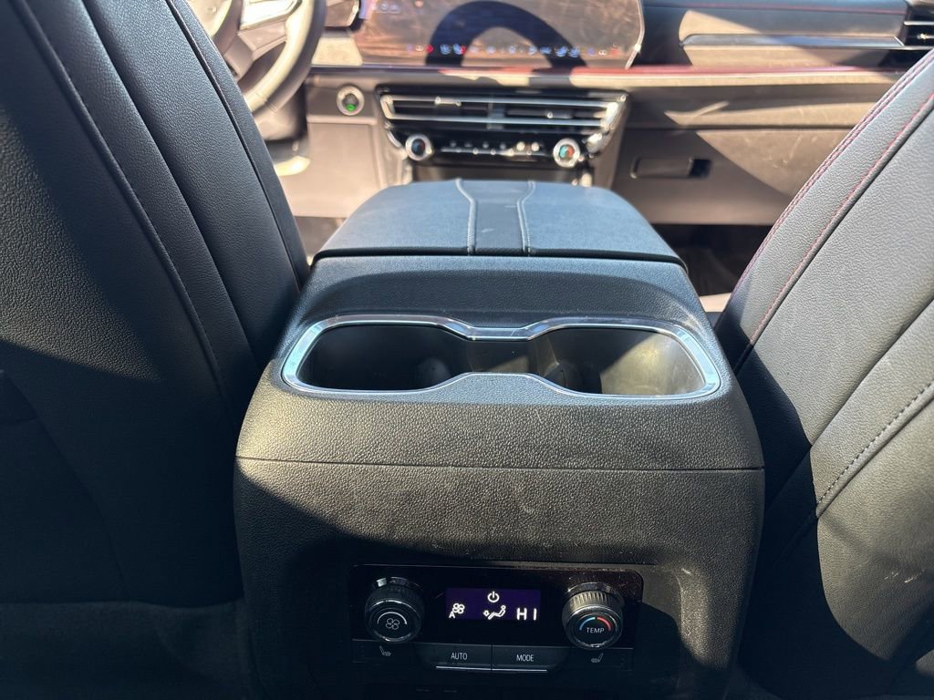 Used 2024 Chevrolet Traverse RS image 48