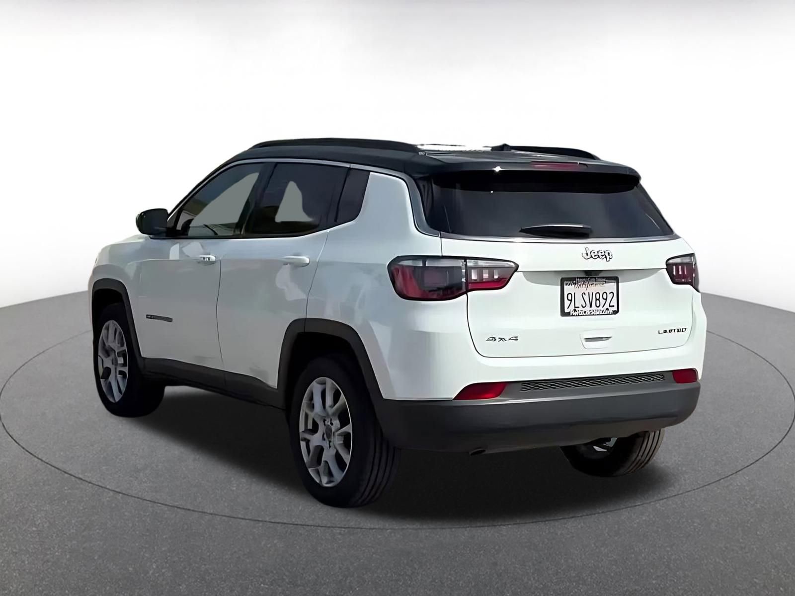 Used 2025 Jeep Compass Limited AWD/4WD image 11