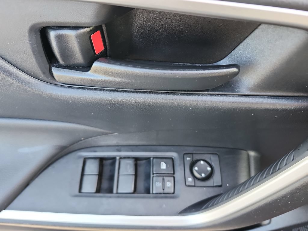 Used 2020 Toyota RAV4 LE FWD image 23