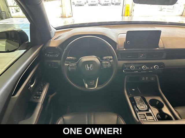 Used 2025 Honda Pilot TrailSport image 2