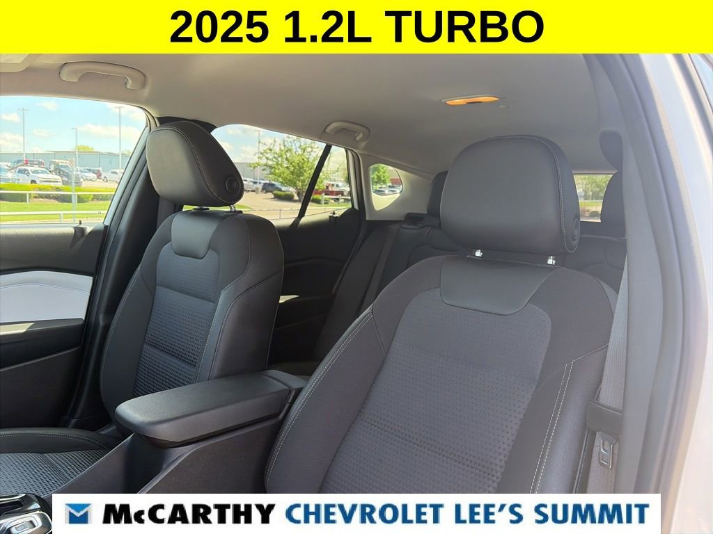 Used 2025 Chevrolet Trax LT FWD image 33