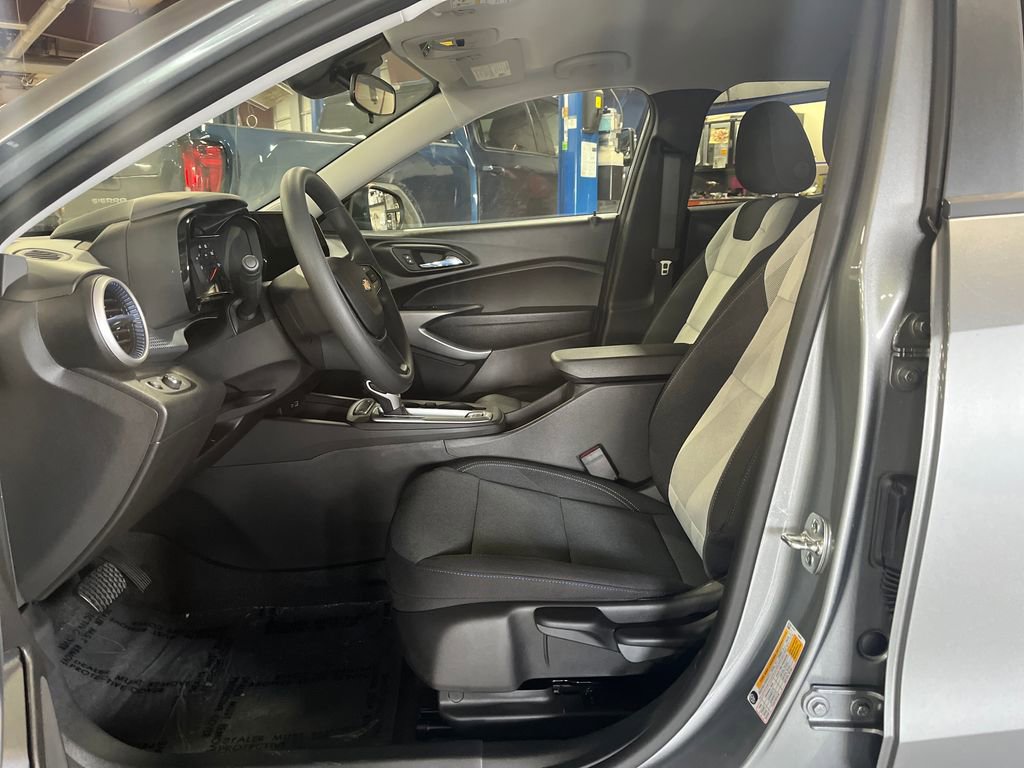 New 2026 Chevrolet Trax LS FWD image 9