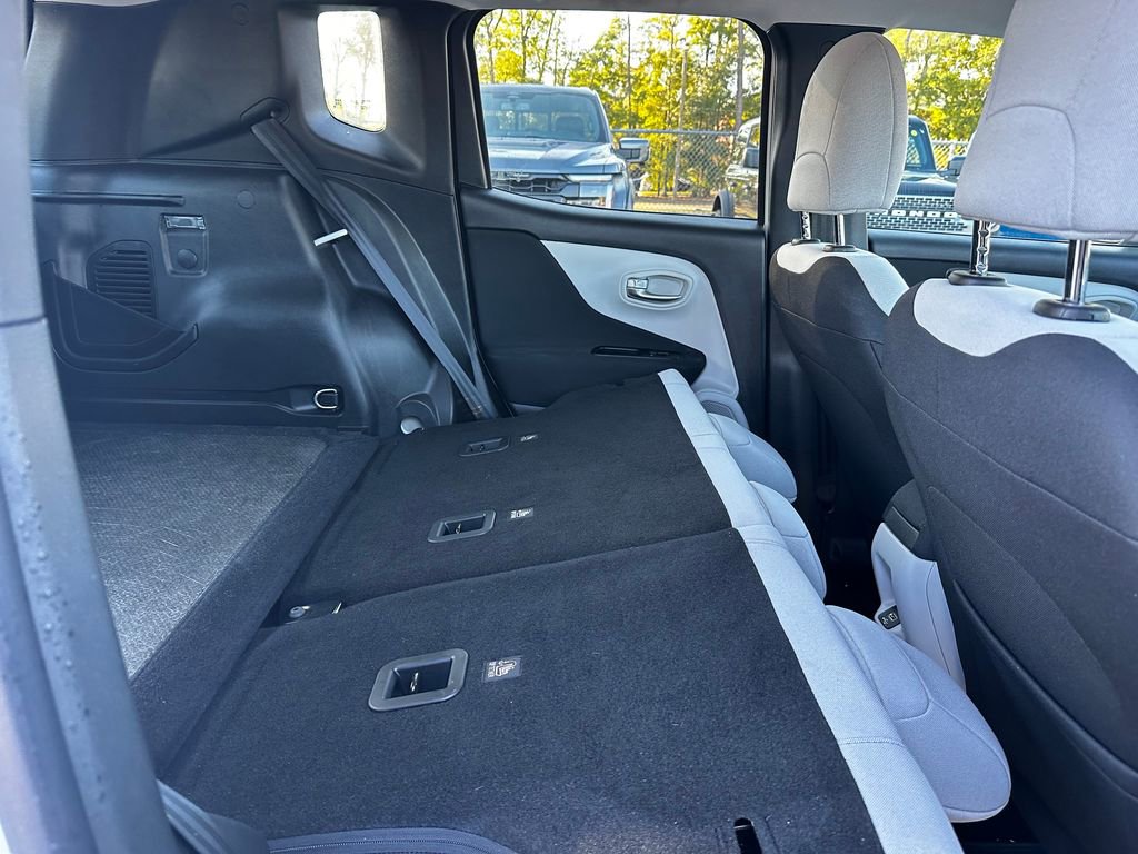 Used 2021 Jeep Renegade Latitude image 48